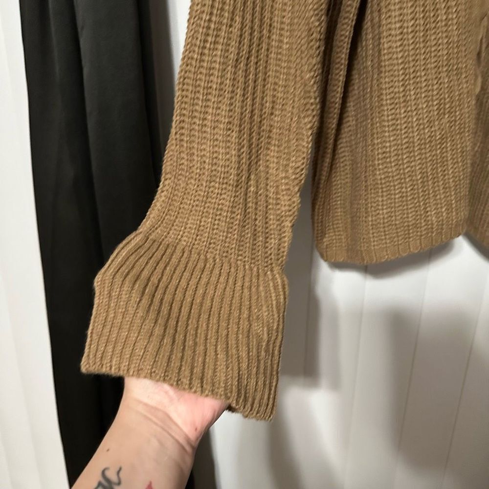 Mrs Maggie CABLE-KNIT LACE-UP, Flaunt those curves ladies in this chic crocheted - Picture 9 of 11